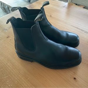 Blundstone Chelsea Chisel toe boots
